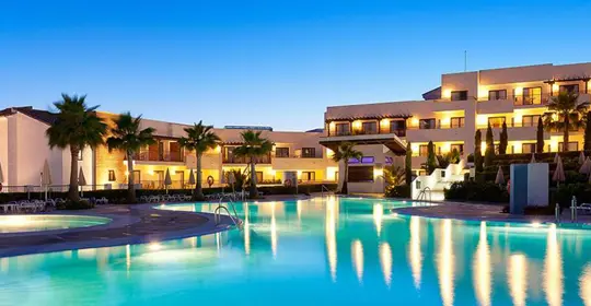 Swimming pool & Hotel on the COSTA DE LA LUZ