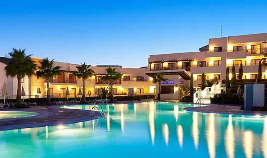 Swimming pool & Hotel on the COSTA DE LA LUZ